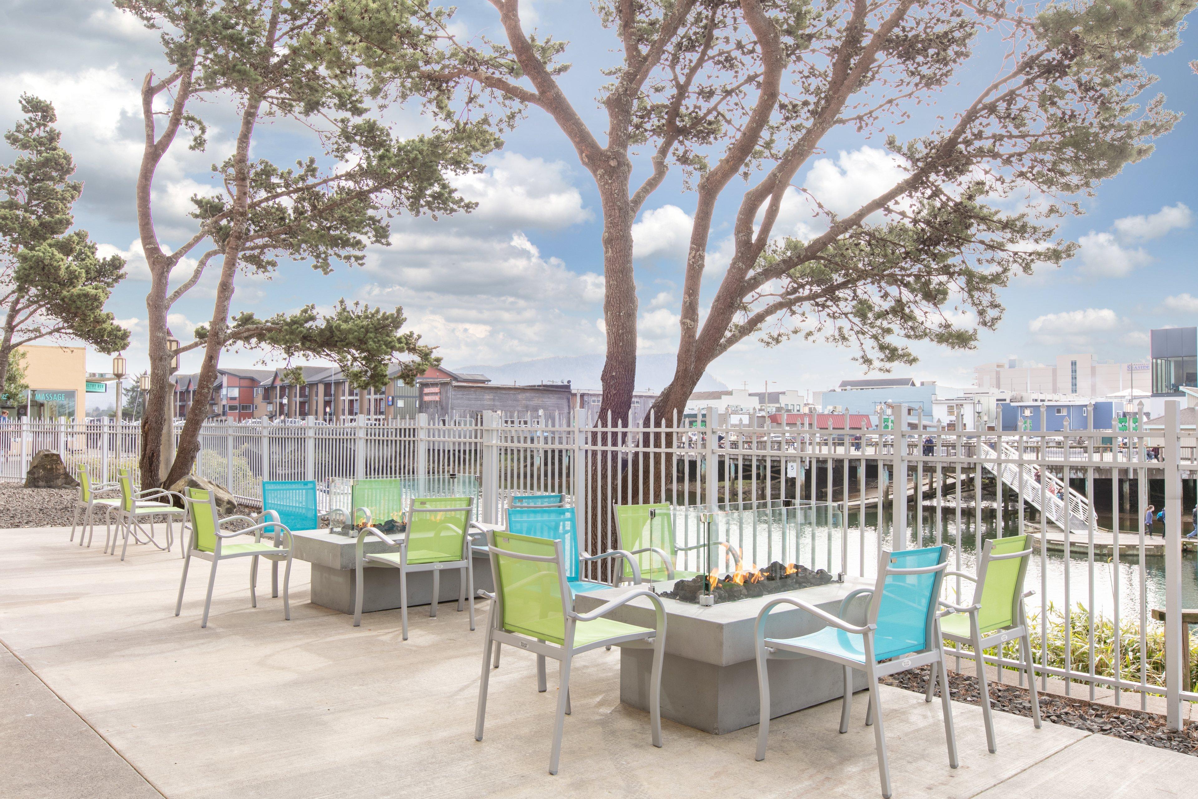 Holiday Inn Express Hotel & Suites Seaside Convention Center By Ihg Ngoại thất bức ảnh